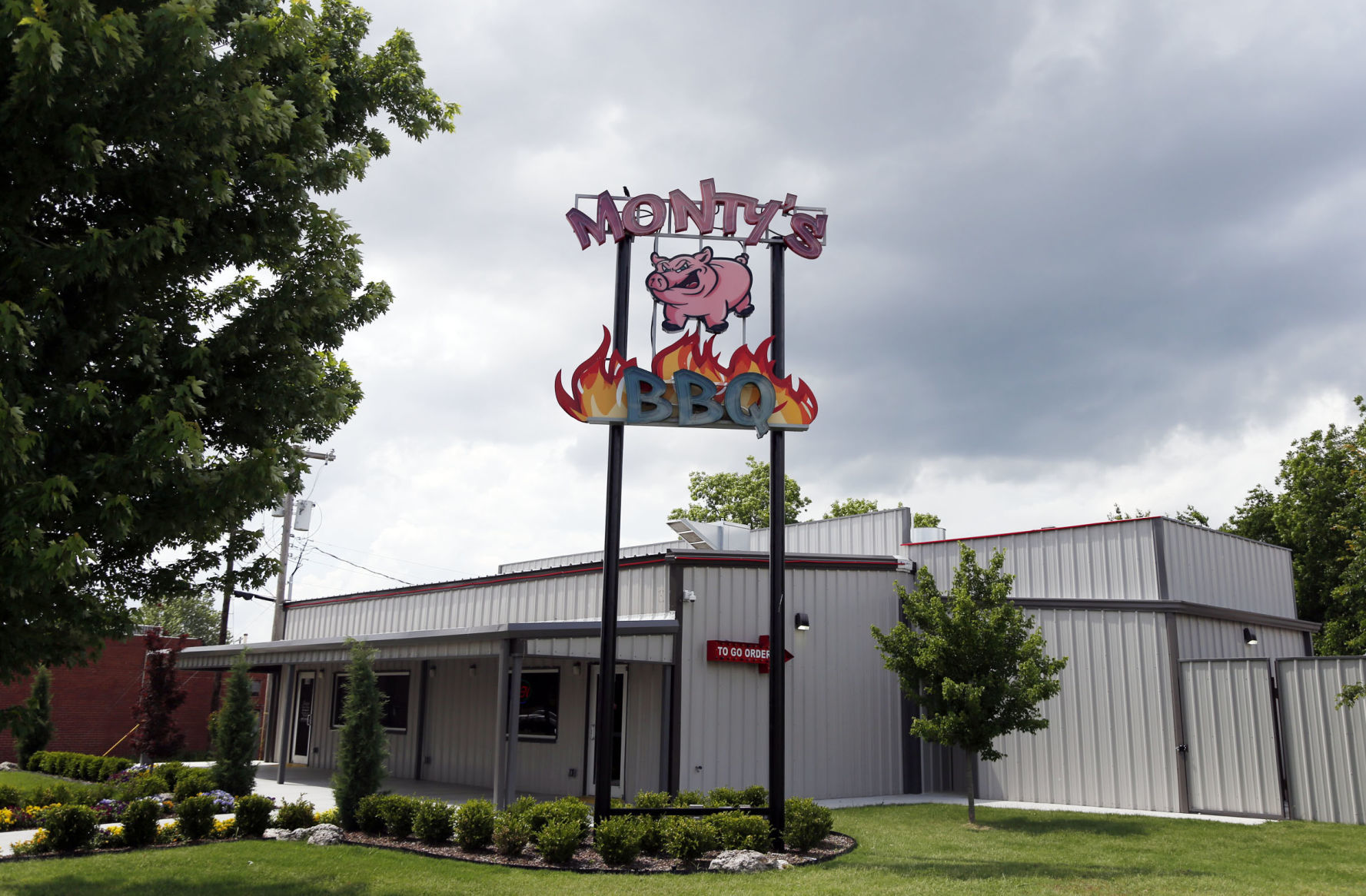 Monty's BBQ & Chicken